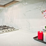 Una encimera limpia y ordenada, para que sea una cocina ideal según el Feng Shui. Los fuegos a un rincón, apartados de la zona de aguas.