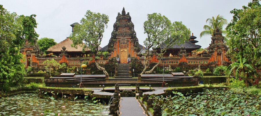 Templo del Agua, en Ubud (Bali). Arquitectura simétrica y apacible, que demuestra una gran sabiduría oriental.