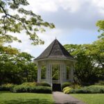 Jardín botánico de Singapur. Una glorieta en el centro del jardín. Ambiente zen y oriental.